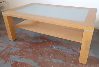 Konferenční stůl se skleněnou deskou a bukový rám. - 3