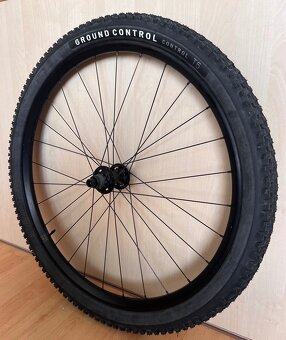 Specialized zapletená kola 29 s plášti Ground control - 3