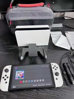 Nintendo Switch OLED v záruce + hra Mario a příslušenství - 3