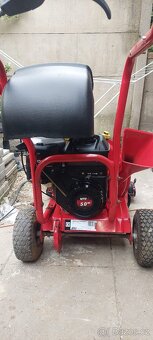 Vysavac na listi MTD 202 - 3