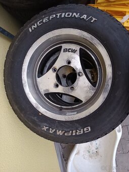 Nové Pneu 205/70r15 s disky na samurai - 3