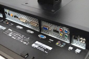 Dell UltraSharp U2711. 27" - 3