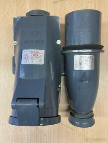 Nástěnná zásuvka s vidlicí - 3