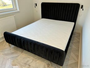 Čalouněná postel s matrací - 3