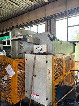 Hydraulický ohraňovací lis UNIMACH - 3