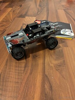 LEGO Technic 42090 Útěk v teréňáku - 3