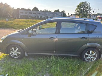 Toyota Corolla Verso - 3