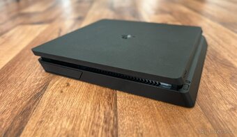 Sony Playstation 4 Slim (CUH-2216A) 500 GB černá (FW 10.01) - 3