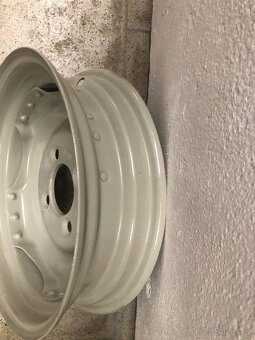 Disk ,ráfek octavia 1960 nově olakovaný - 3