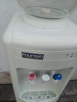 Lednice s výdejníkem vody - 3