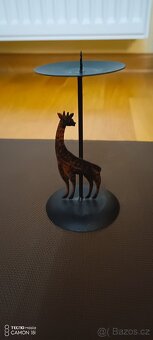 Africký svícen žirafa +zlatá kulatá svíčka - 3
