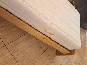 Postel z masivu. - 3