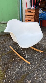 Eames houpací křeslo - 3