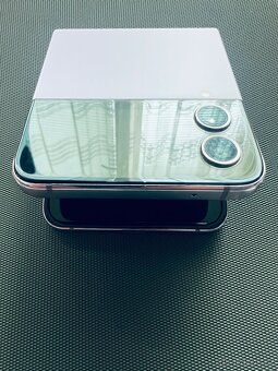 Samsung Galaxy Flip 4 8/128Gb - 3