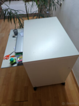 PRODÁM MALÝ PSACÍ STŮL + ZÁSUVKOVÝ KONTEJNER - 3