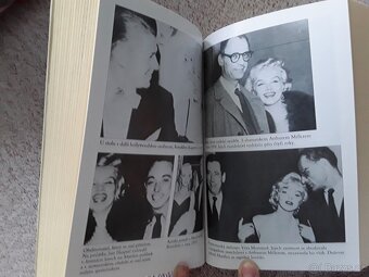 Kniha Bohyně-Tajné životy Marilyn Monroe - 3