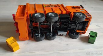 Bruder popelářské auto. - 3