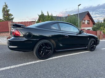 Ford Mustang 3.8 V6 , manuál , klimatizace , slušný stav - 3
