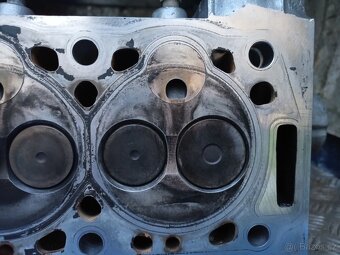 Hlava na Peugeot 406 1.9 td - 3