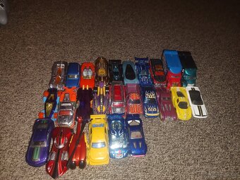 Hot wheels a další autíčka - 3