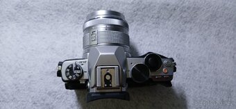 Olympus OM-D E-M10 a objektiv 14-42mm m4/3 - 3