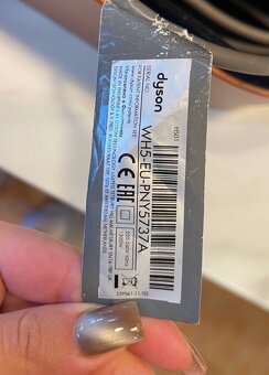 Dyson airwrap - 3