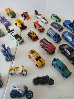 Autíčka za 60ks Matchbox Hotwheels Bburago Maisto - 3