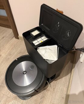 iRobot Roomba Combo j7+ roboticky vysavač - 3