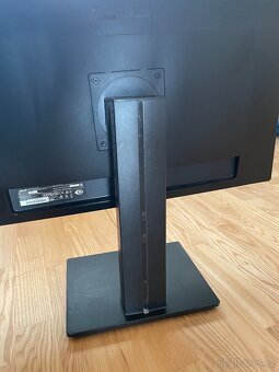 Profesionální monitor ASUS - 3