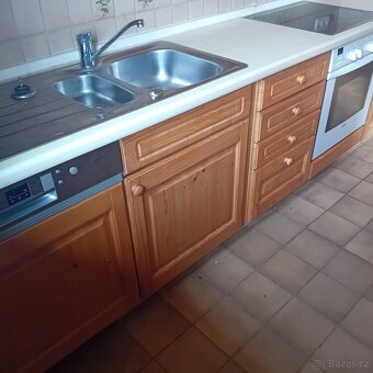 Rustikální kuchyňská linka se spotřebiči - 3