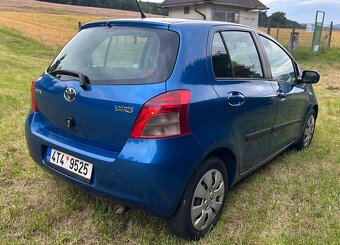 Toyota Yaris 1,3 VVT-i 64 KW r.v. 2007 automat - 3