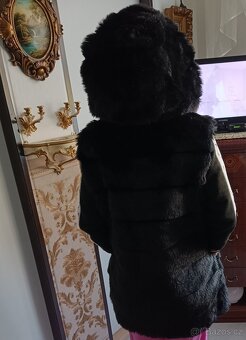 Dámská nová kožešinová vesta s kapucí, Guess - originál. - 3
