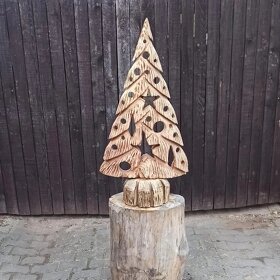 Vánoční dekorace stromek motorovou pilou - 3