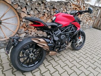 MV Agusta Dragster 800 ROSSO - 3