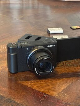 Sony ZV-1 Kompaktní Vlogovací Kamera 4K + 3 Baterie + Origin - 3