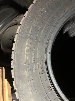 Prodám pneu 225/70 R15 C 112/110s - 3