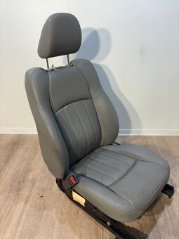 //Sedačka řidiče Chrysler 300c// - 3