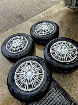 4x plecháče + plastové kryty. 215/65R 16C zátěžové - 3