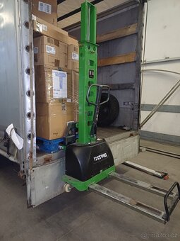 Samonakládací vysokozdvižný paletový vozík - 3