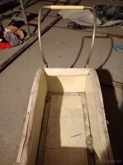 Prodám starožitný kočárek - 3