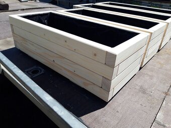 Masivní dřevěné truhlíky - 3