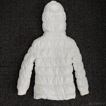 Dívčí bílá teplá prošívaná bunda s kapucí vel. 116, 5-6 let - 3