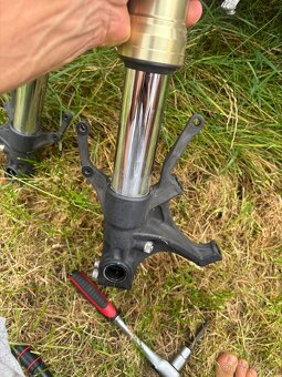Vidlice na Yamaha R1 04-06 Rn12 - 3