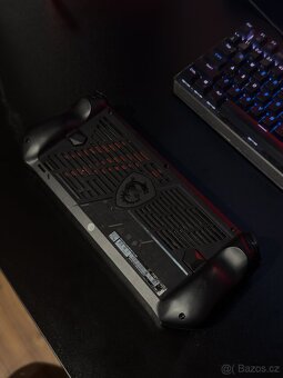 MSI Claw A1M Intel Core Ultra 7 155H + Cestovní pouzdro - 3