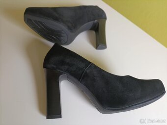 Černé semišové lodičky Lasocki vel. 36. - 3