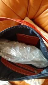 Kabelka - batoh kožená, modro-červená - 3