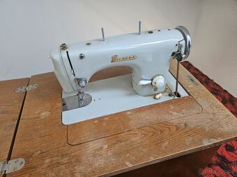 Retro šicí stroj - 3