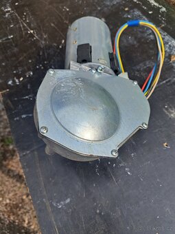 Motorek na stěrače - 3