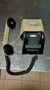Telefoní přístroj na zeď - 3