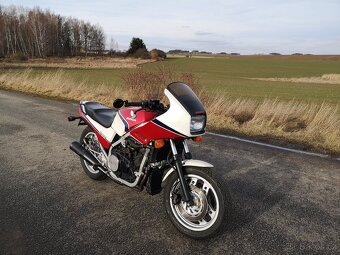 Honda VF750F Interceptor - 3
